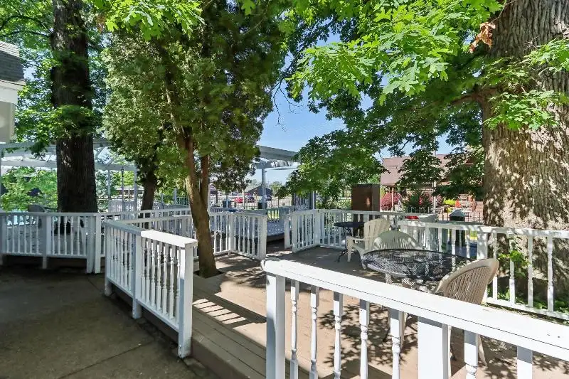 Historic Inn with Guest Suites and Motel Units in Wisconsin Dells