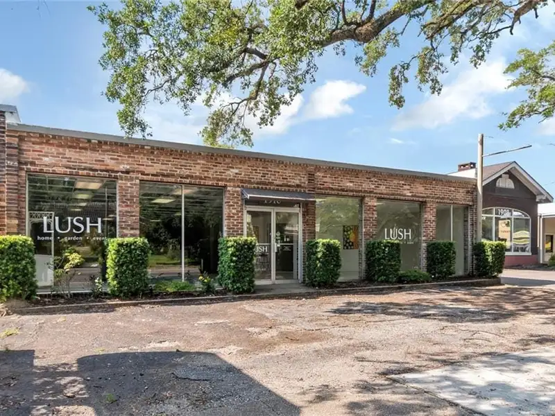 Prime Commercial Space with Dual Storefronts in Midtown, Mobile