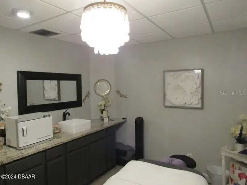 Renovated Medical Suite in Granada Oaks Building, Ormond Beach - 1632 Sf Turnkey Opportunity