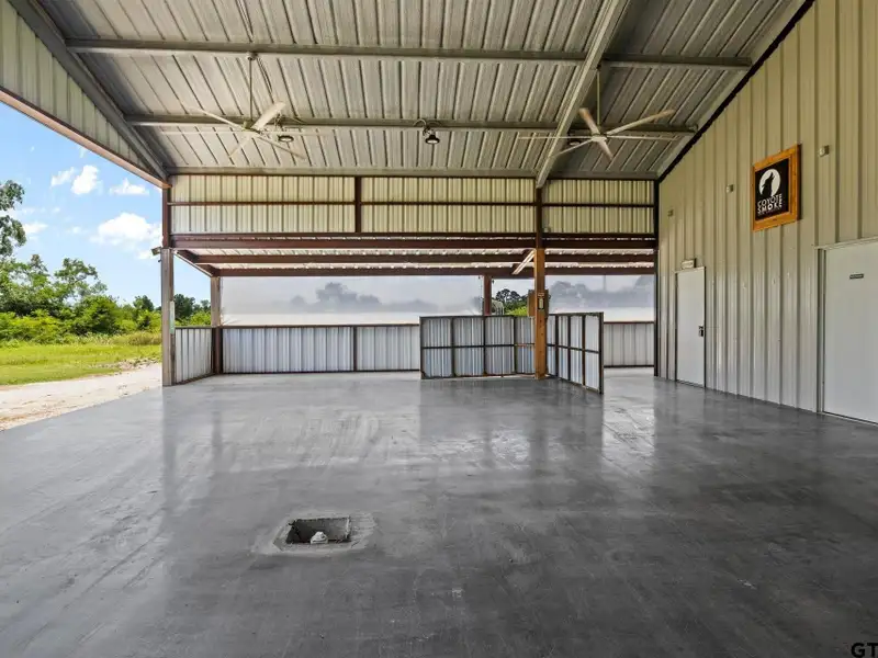 Commercial Property with 2400 Sq Ft Building on 1.168 Acres in Winnsboro, Tx