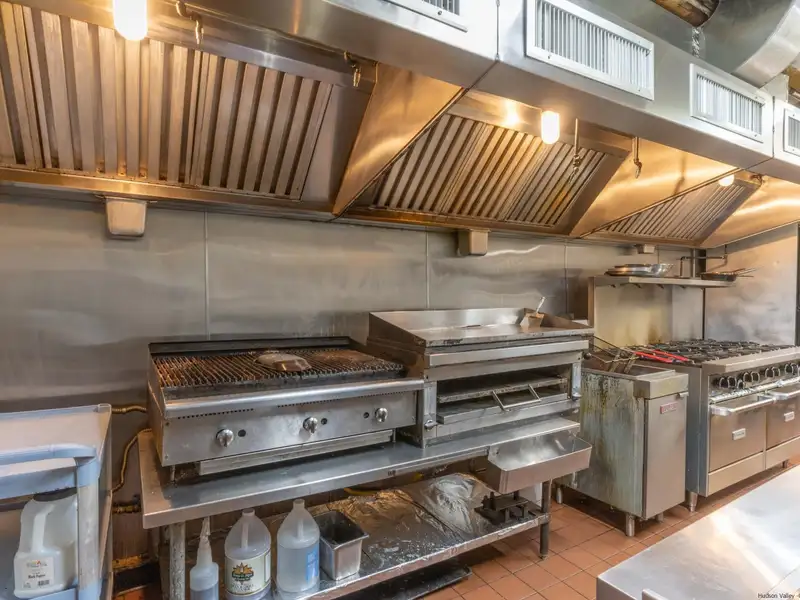 Renovated Pub and Hotel in Prime Woodstock Location with Restaurant and Apartments