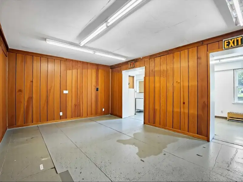 Commercial Retail/warehouse with Charming Colonial Home in High-traffic Corner Location