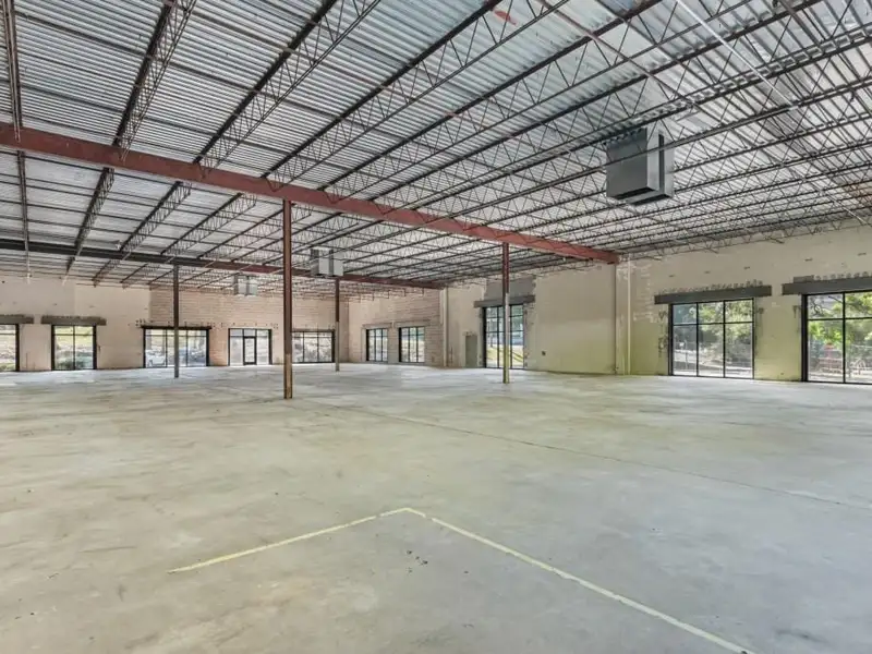 Industrial/flex Building in Prime Atlanta Location with Recent Upgrades and Parking Options
