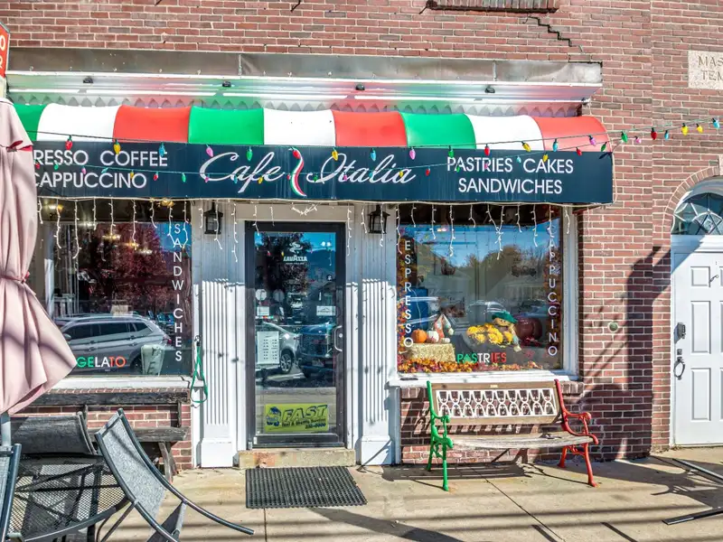 Established Coffee and Sweet Shop in Prime North Conway Village Location