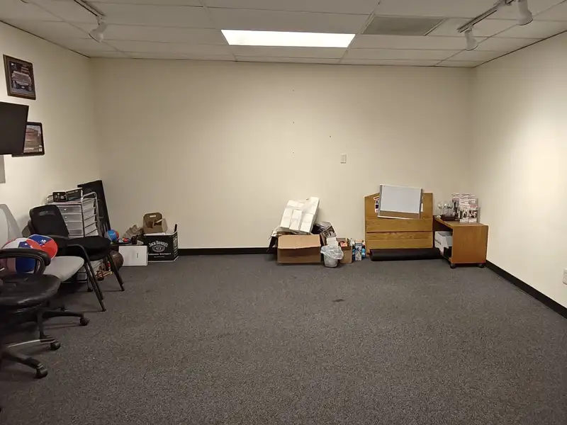 Retail/office Unit in Coronado Plaza Shopping Center with Conference Room and High Visibility