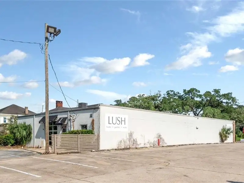 Prime Commercial Space with Dual Storefronts in Midtown, Mobile