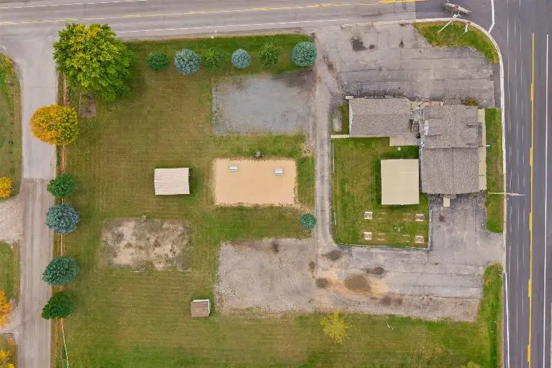 Established Bar and Restaurant with Living Quarters in Stevens Point Area