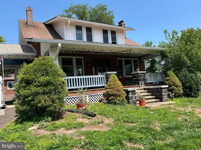 Versatile 4.5-acre Property on Bethlehem Pike with House, Barn, and Office Space