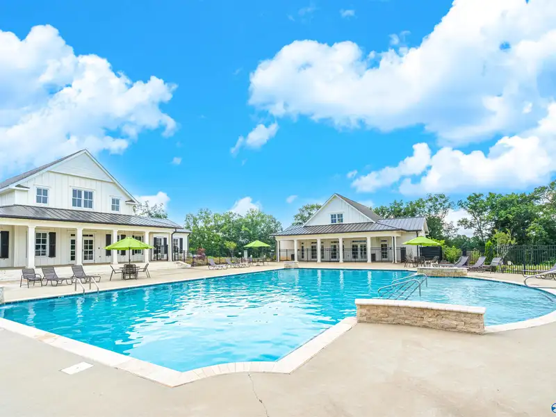 Live/work Townhome with Flex Space, 2 Primary Suites, and 2-car Garage in Prime Location
