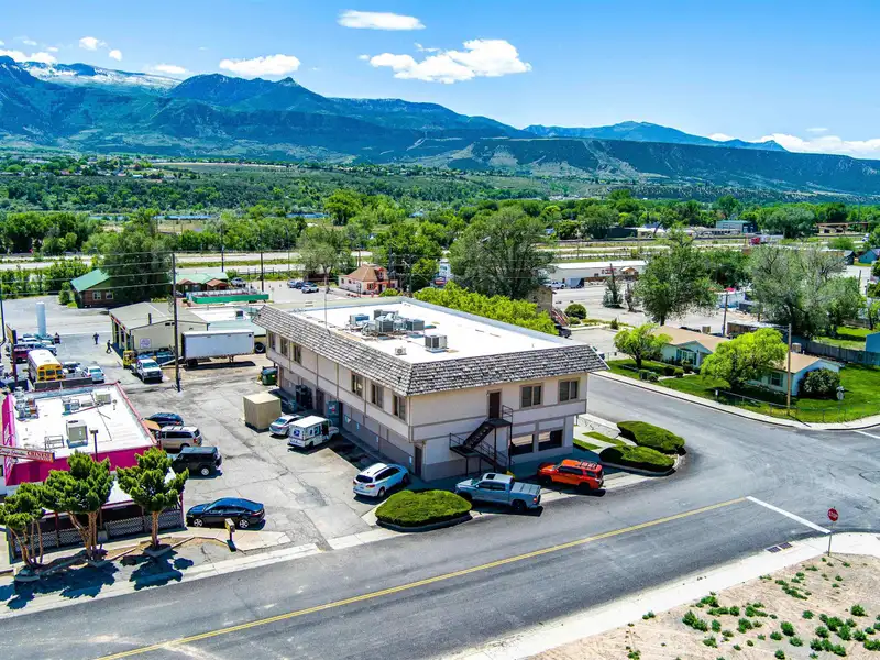 Two-story Commercial Investment Property in Downtown Parachute with 6%+ Cap Rate