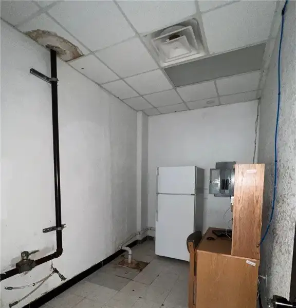 Retail Space for Lease on West Hallmark, Killeen - Former Barber Shop