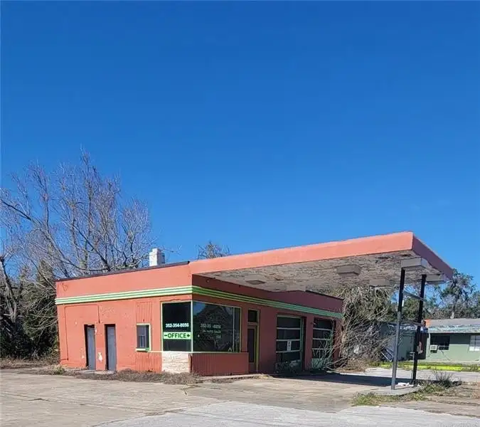 Former Gas Station on High-visibility Corner in Newberry, Fl