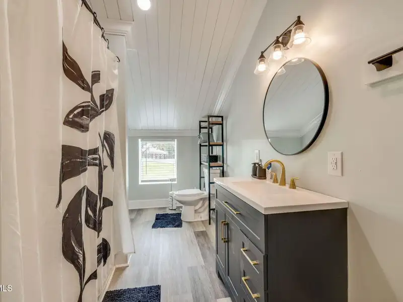 Custom Barndominium on 3 Acres with Pool and Income-generating Garage in Tennessee
