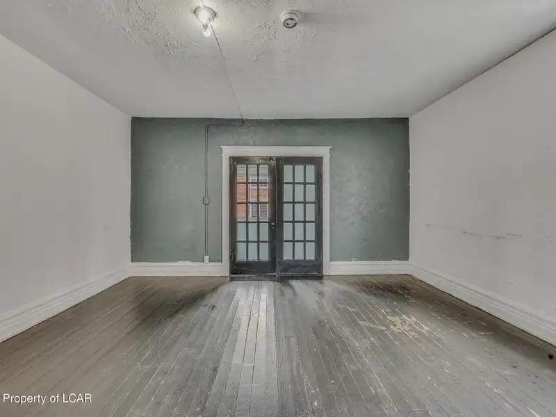 Five-unit Commercial and Residential Building in Prime Location with Recent Upgrades