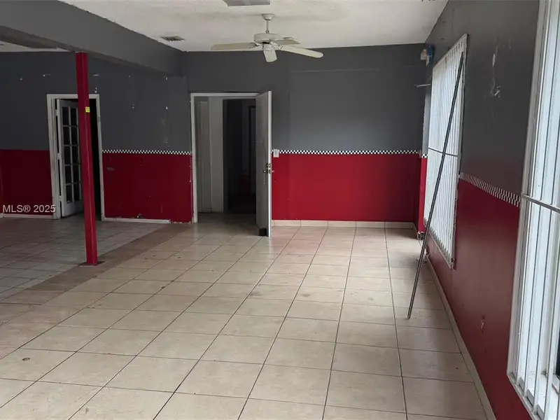 Versatile Commercial Space Available for Various Business Opportunities