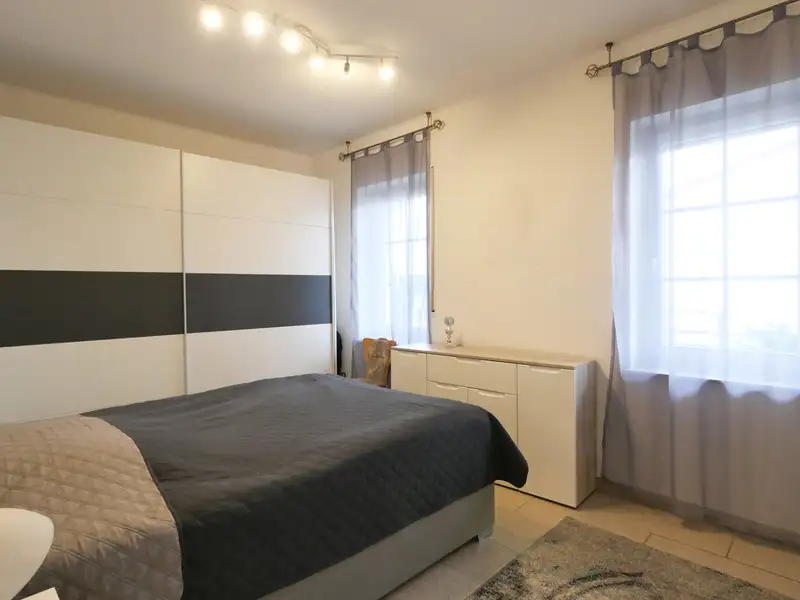 Versatile Residential and Commercial Property in Bad Lippspringe with Garden and Parking