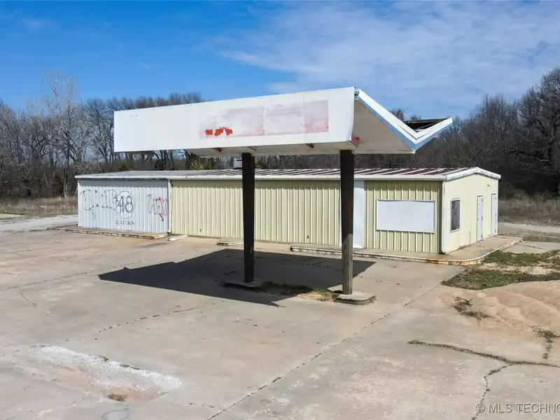 Prime Commercial Development Opportunity: 31 Acres with Highway Frontage in Okemah, Oklahoma