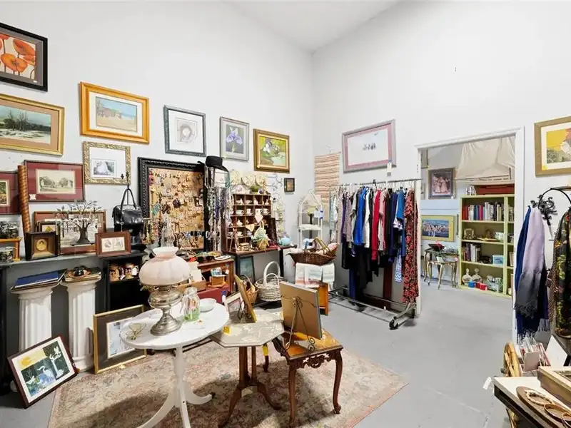 1926 Vintage Retail Showroom in Seminole/tampa Heights with High Visibility and Parking
