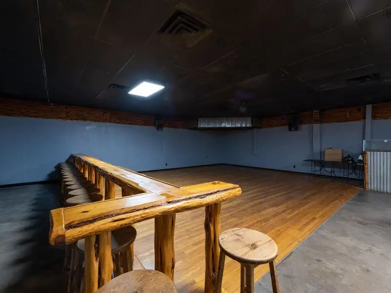 Prime Restaurant/bar on 1.24 Acres with Ample Parking and Outdoor Dining