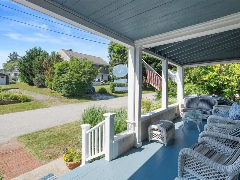 Distinctive Victorian Guest House in Jamestown with 7 Ensuite Bedrooms and Water Views