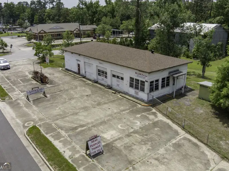 4-acre Commercial Property with Antique Shop and Warehouse on Us Hwy 17, Woodbine