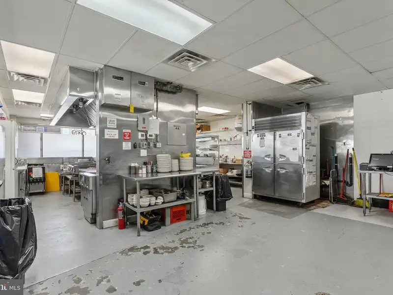 Turnkey Restaurant with Outdoor Dining and Apartment in Wildwood Crest Business District
