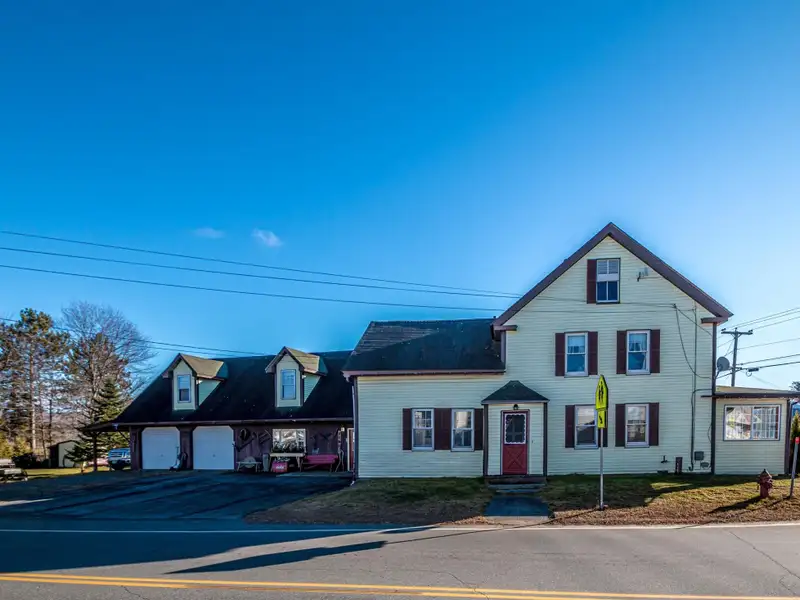 Du Bee Inn: Versatile Bed-and-breakfast with Mountain Views in the Great North Woods