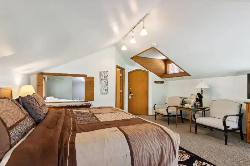 Turnkey B&b and Event Center in Wisconsin Dells with 17 Guest Suites