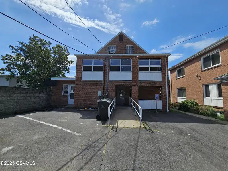 14-unit Residential Building with Shared Facilities and On-site Laundry