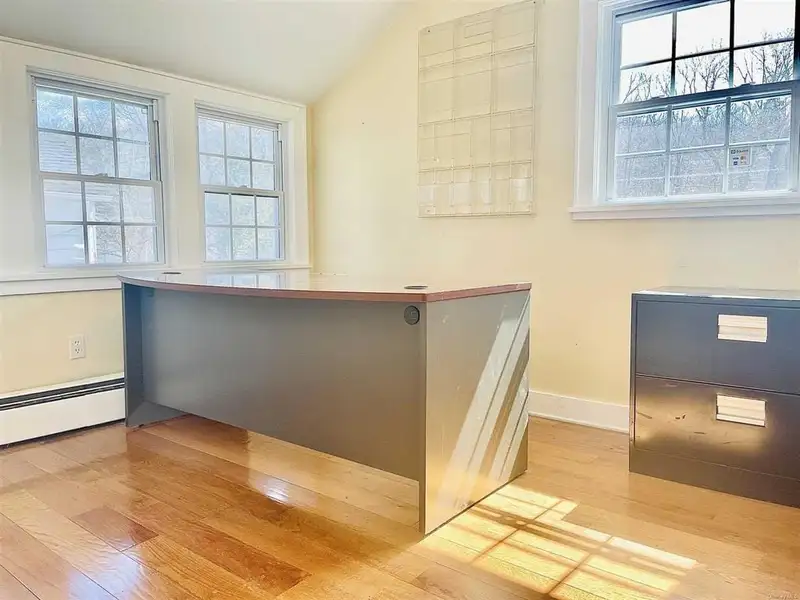Cozy Office/studio Space in Pleasant Valley with Private Bathroom and Storage
