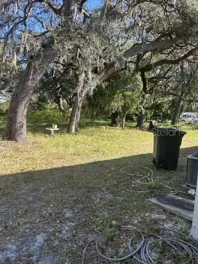 End Unit Office Space for Lease in New Port Richey - 850 Sq Ft, Multiple Offices
