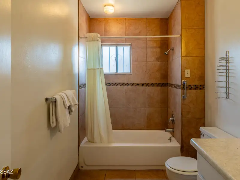 Well-maintained 18-unit Motel Near Tucson Airport with Rv Spaces and Ample Parking