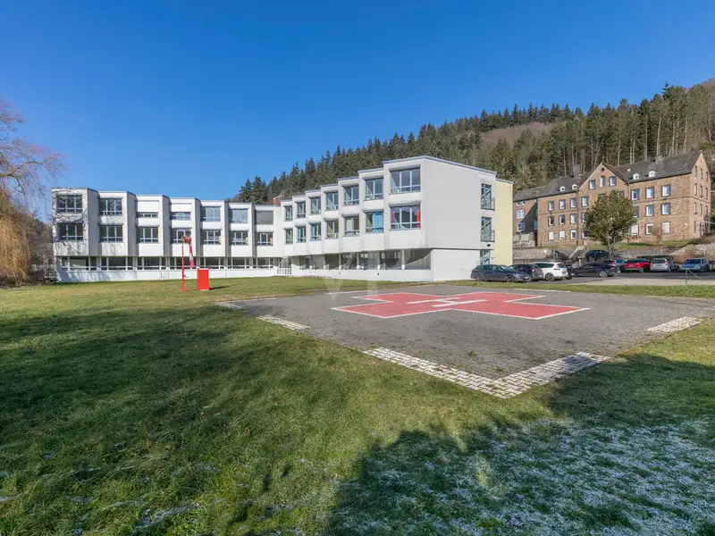 Spacious Commercial Property with Multiple Buildings on 26,913 M² in Prime Location