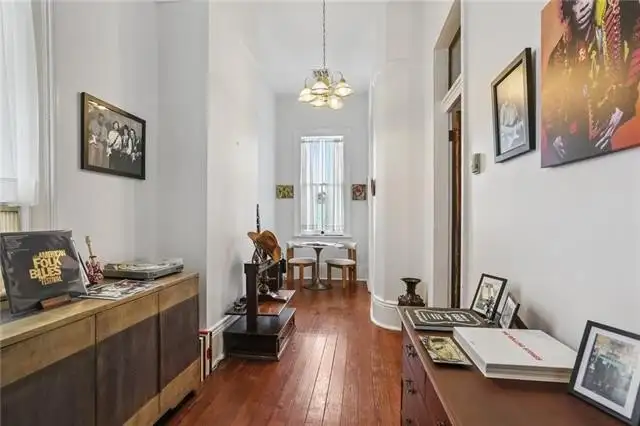 Spacious 2 Bed, 2 Bath Apartment with Balcony on Prytania Corridor