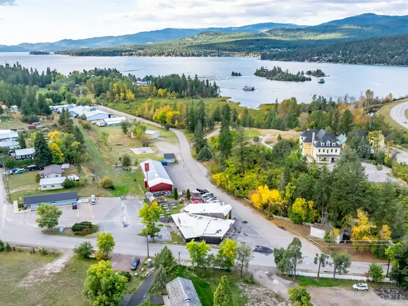 Historic Del's Bar & Grill: Profitable Lakeside Business in Somers, Mt with Liquor License