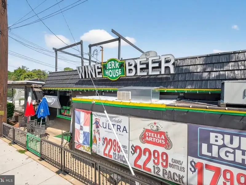 Versatile Commercial Property in Northwood Park, Ideal for Offices, Retail, or Light Industrial