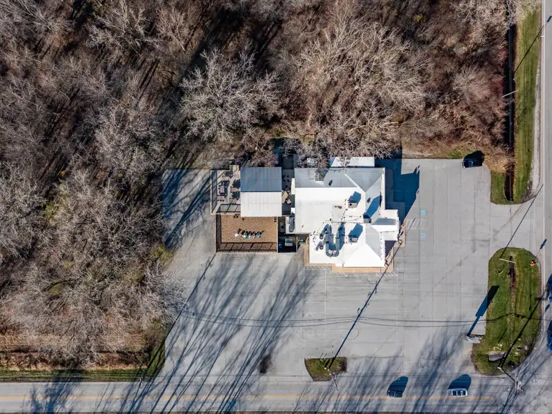 Renovated Commercial Building with Land for Sale in Central Location, Ideal for Restaurant