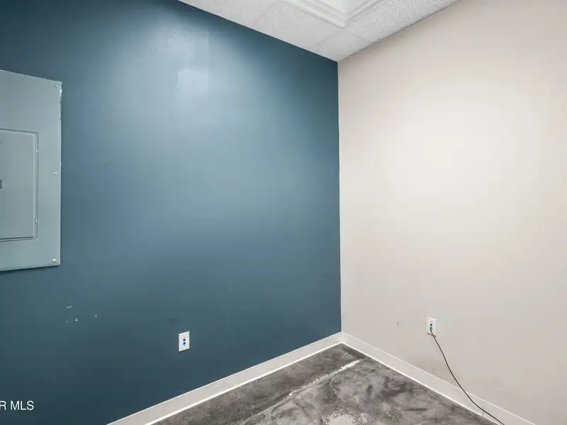 2,750 Sq Ft Office Space for Rent in Established Shopping Center Near Montwood and Yarbrough