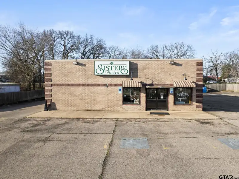 Commercial Building for Sale in Prime Location with High Visibility and Foot Traffic