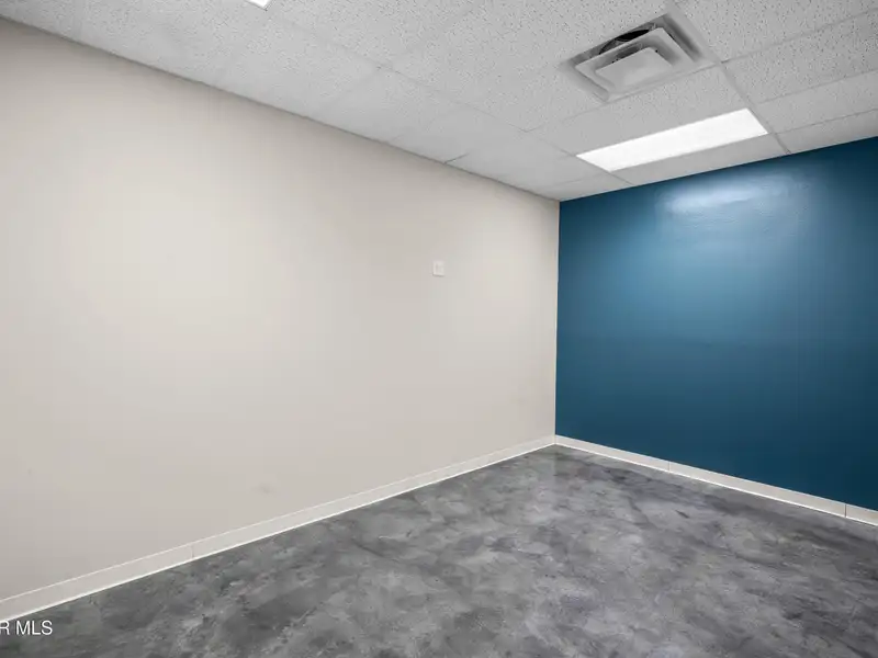 2,750 Sq Ft Office Space for Rent in Established Shopping Center Near Montwood and Yarbrough