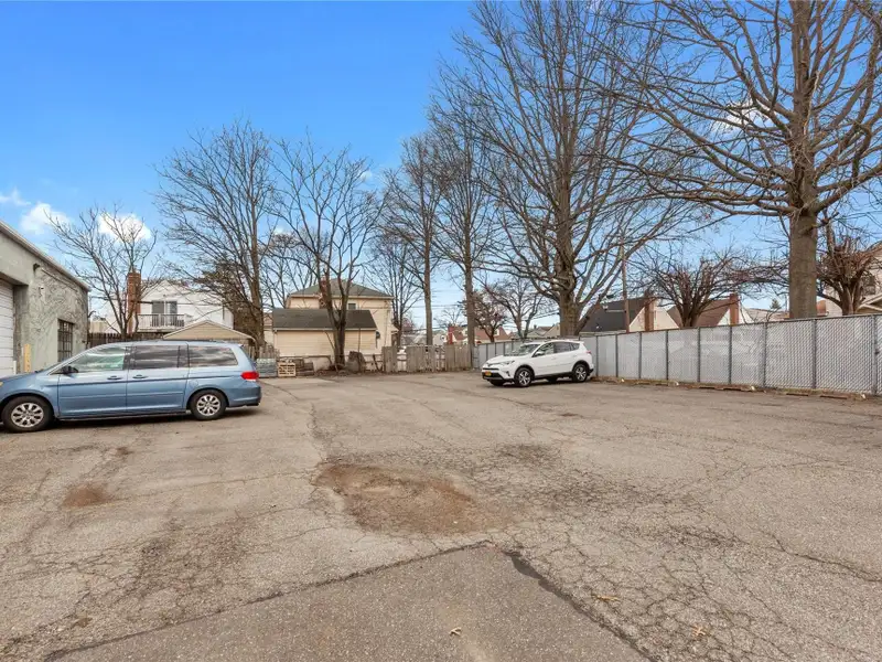 Versatile Commercial Space for Rent in Mineola - Offices, Storage, and Amenities Included