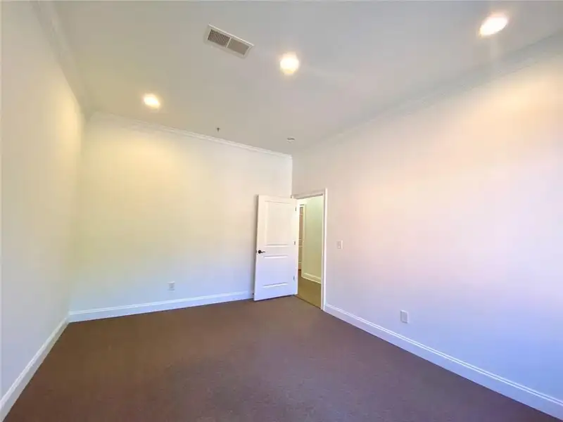 Street Level Office Space in Highland Grove Business Complex, Ideal for Professional Services
