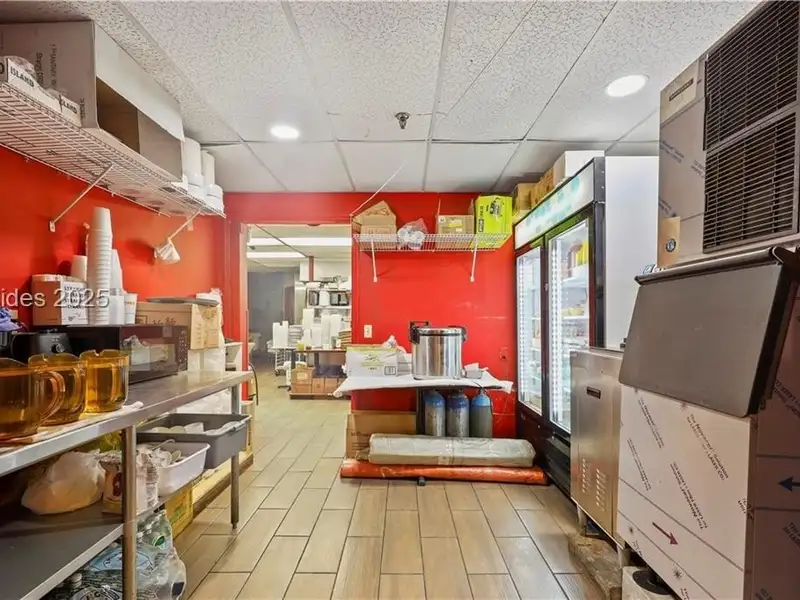 Mid-island Restaurant for Sale Near Palmetto Dunes with Outdoor Dining Area