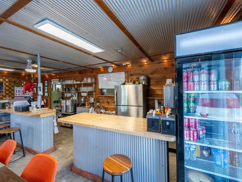 Commercial Restaurant on 3.4 Acres in Parsons, Tn with Highway Frontage and Modern Amenities