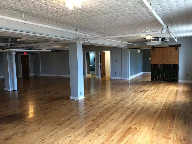 Spacious Open Studio in Historic Smulekoff’s Building - Ideal for Mindful Practices
