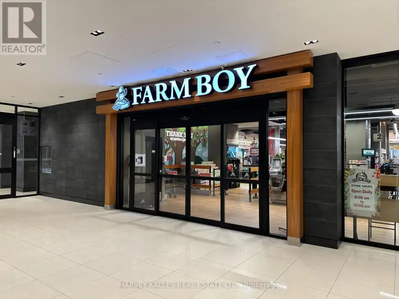 Prime Retail Space in Town Mall Near Yonge Street with High Foot Traffic