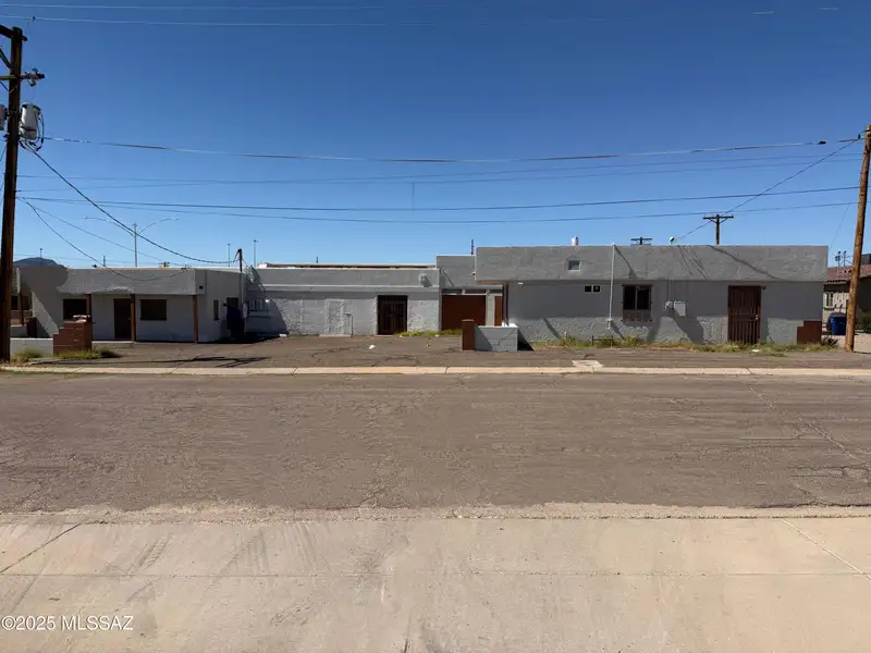 Prime C-3 Zoned Showroom and Industrial Space Near Gem Show Corridor