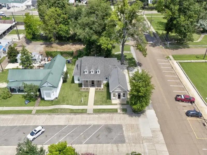 Versatile Office Space with Conference Room and Kitchen in Downtown Tunica