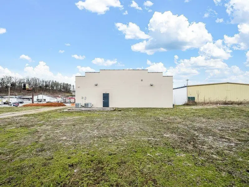 Commercial Building in High Traffic Area Near I-40, 3657 Sq Ft on .41 Acres