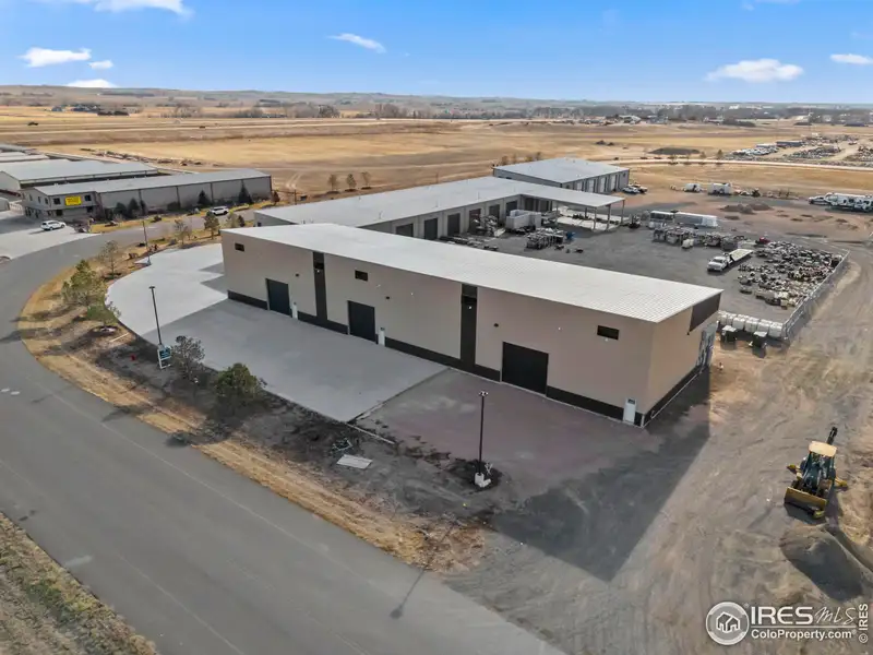 Build-to-suit Light Industrial Office & Warehouse for Lease in Prime Location with Mountain Views